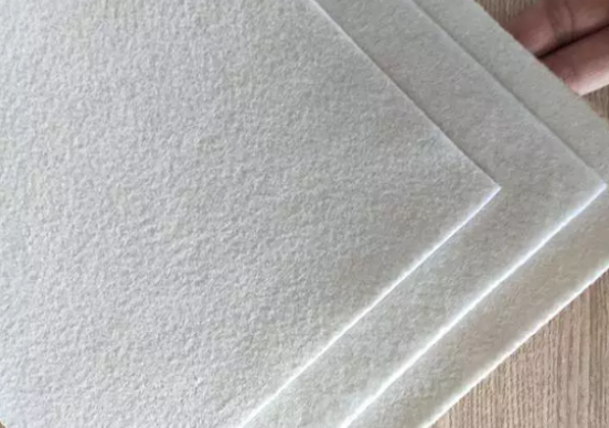 防水土工布一般用多厚的？