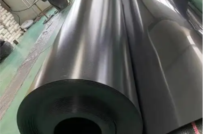 高寒地区使用的土工膜要具备哪些功能？